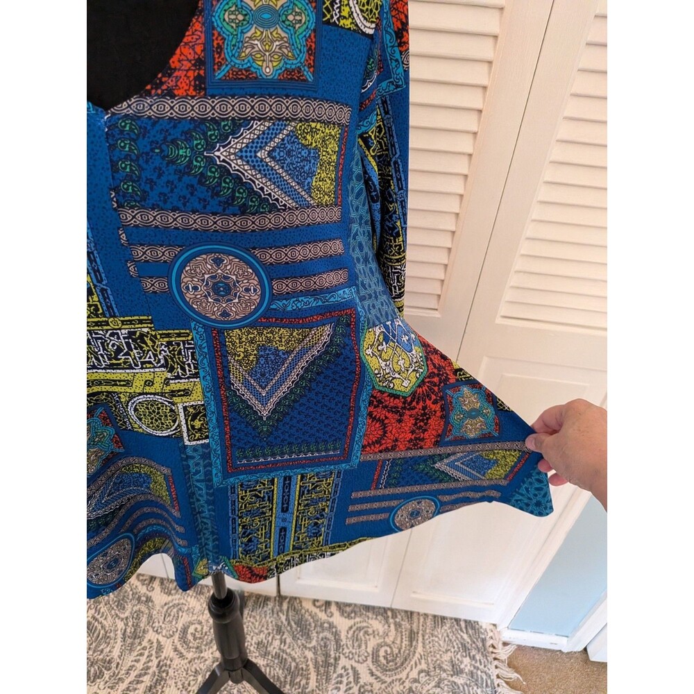 Attitudes by Renee Top Women MP Aztec Blue Orange Abstract Art LiquidKnit Blouse - Picture 6 of 10